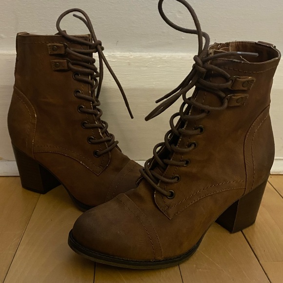 Madden Girl 2 3/4” heeled tie up booties. Size 7 - Picture 2 of 7
